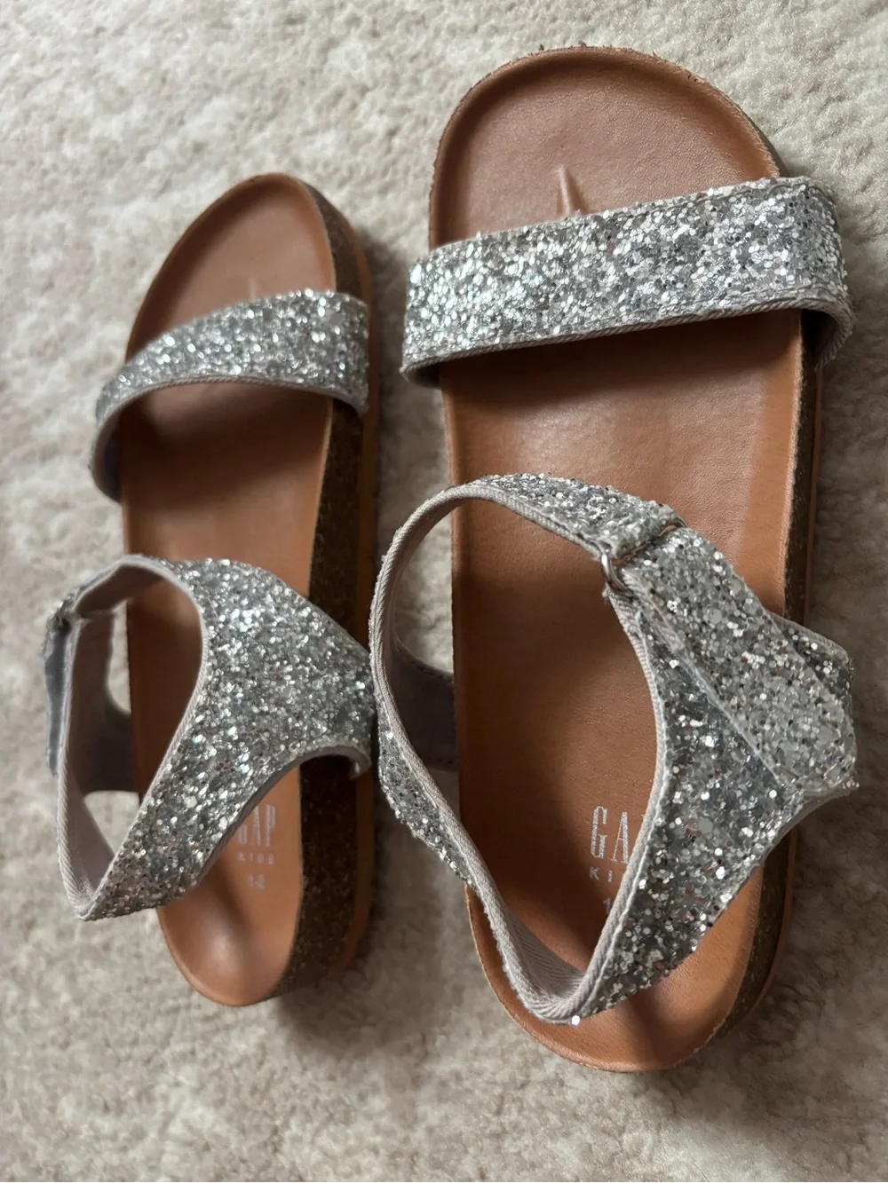 GAP Kids Silver Sandals Grey Glitter & Tan Brown Footbed in Kid Girls Size 1-2